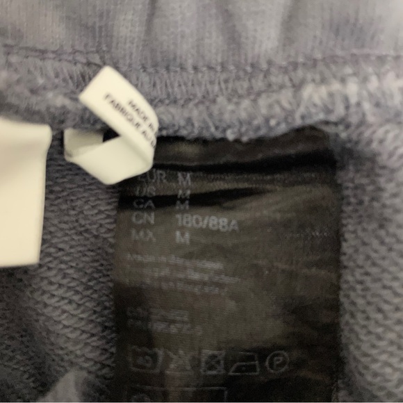 HM Fleece Shorts Size Medium - Picture 4 of 6